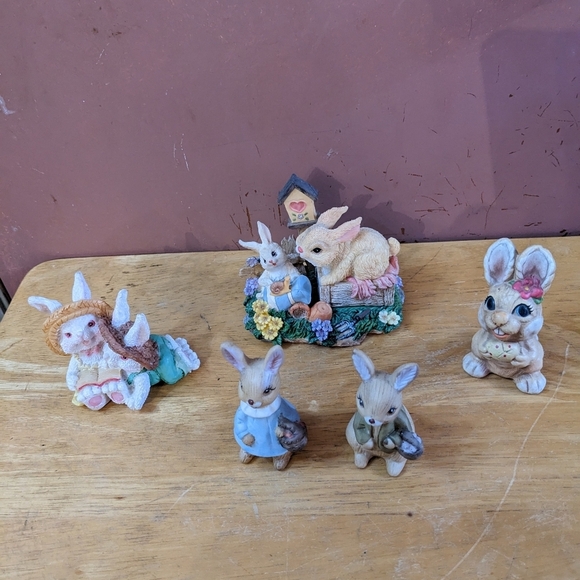 Pre-owned five piece Easter rabbit decoration decor, ceramic figurine, T10MIS - Picture 1 of 2